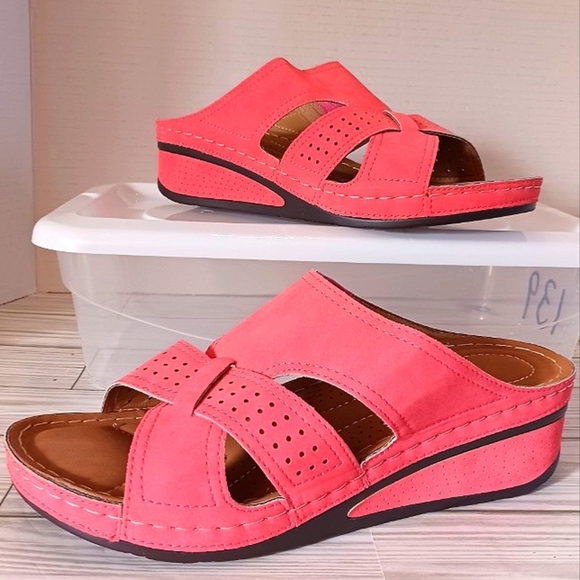 Coral Wedge Sandals in Size 8.5, European Size 40 - Picture 1 of 8